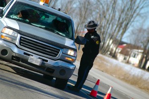 Driver showing cop eletronic proof of insurance